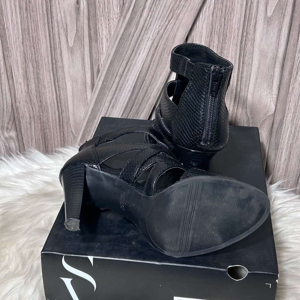 Simply Vera Vera Wang Black Textured Heels-7 - Picture 5 of 5